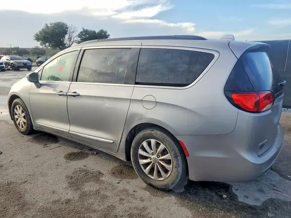 2C4RC1BG0HR569317 2017 CHRYSLER PACIFICA - Image 2