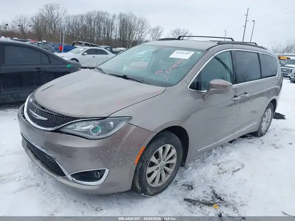 2C4RC1BG0HR576218 2017 CHRYSLER PACIFICA - Image 2