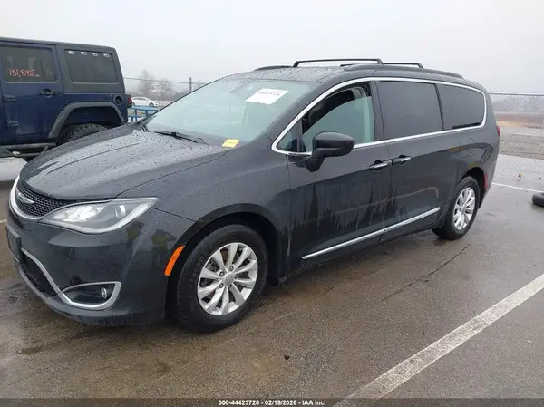 2C4RC1BG0HR576512 2017 CHRYSLER PACIFICA - Image 2