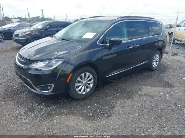 2C4RC1BG0HR583203 2017 CHRYSLER PACIFICA - Image 2