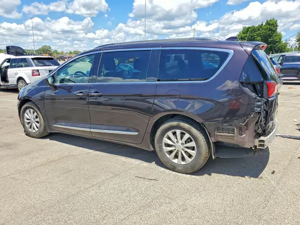 2C4RC1BG0HR583900 2017 CHRYSLER PACIFICA - Image 2