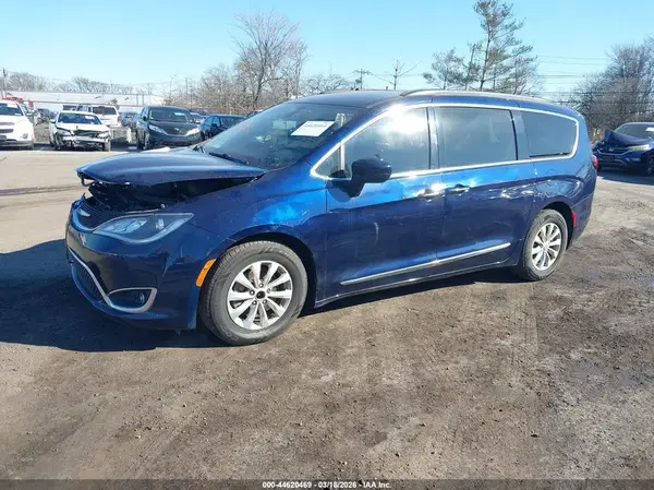 2C4RC1BG0HR588093 2017 CHRYSLER PACIFICA - Image 2