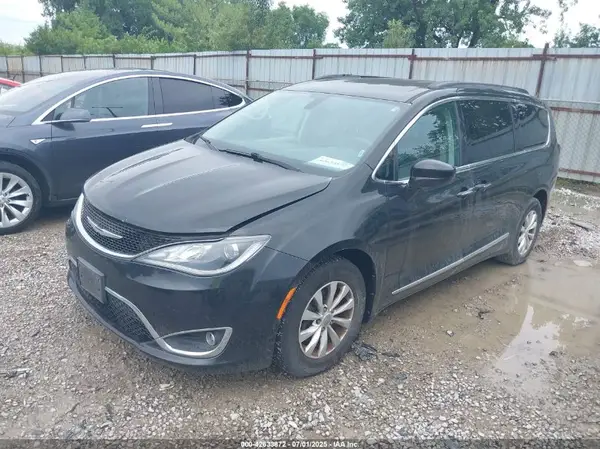 2C4RC1BG0HR593939 2017 CHRYSLER PACIFICA - Image 2