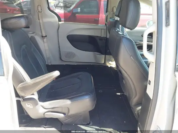 2C4RC1BG0HR598543 2017 CHRYSLER PACIFICA - Image 8