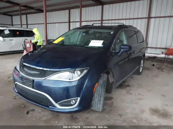 2C4RC1BG0HR599630 2017 CHRYSLER PACIFICA - Image 2