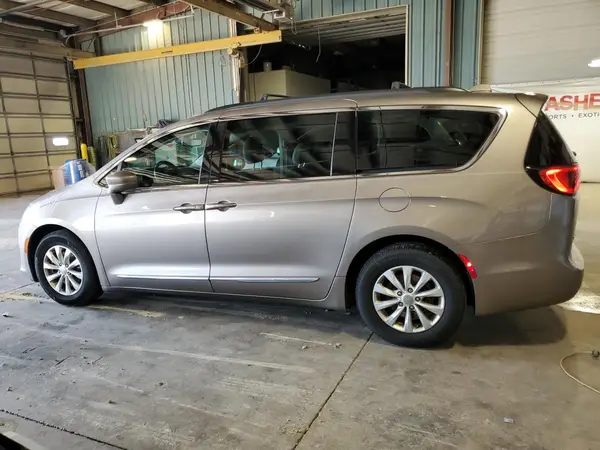 2C4RC1BG0HR611677 2017 CHRYSLER PACIFICA - Image 2