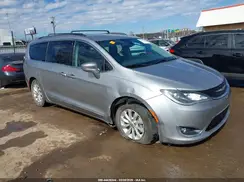 2C4RC1BG0HR613137 2017 CHRYSLER PACIFICA
