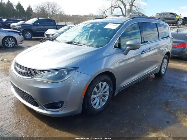 2C4RC1BG0HR613137 2017 CHRYSLER PACIFICA - Image 2
