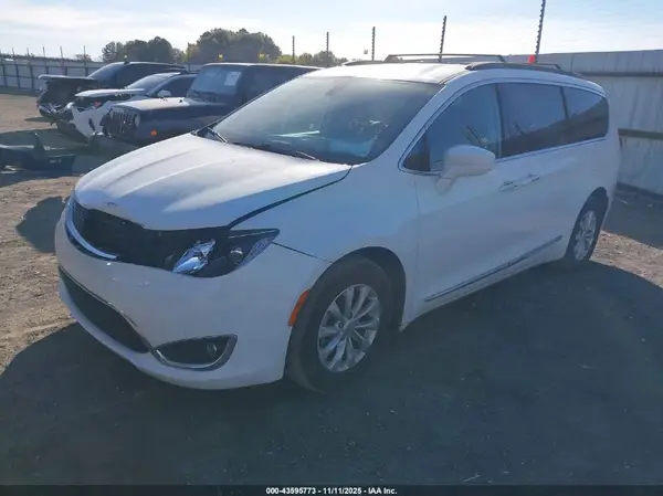 2C4RC1BG0HR613140 2017 CHRYSLER PACIFICA - Image 2