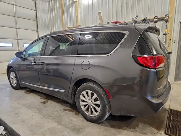 2C4RC1BG0HR613557 2017 CHRYSLER PACIFICA - Image 2