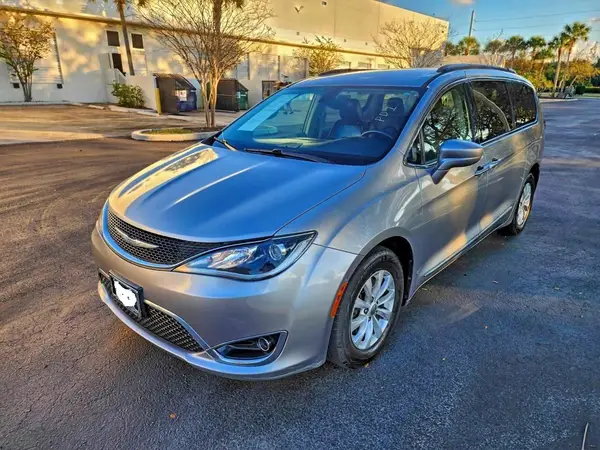 2C4RC1BG0HR621397 2017 CHRYSLER PACIFICA - Image 2
