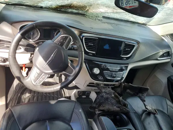 2C4RC1BG0HR623070 2017 CHRYSLER PACIFICA - Image 8