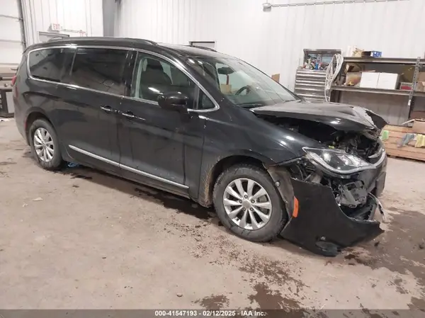2C4RC1BG0HR627409 2017 CHRYSLER PACIFICA - Image 1