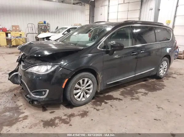 2C4RC1BG0HR627409 2017 CHRYSLER PACIFICA - Image 2