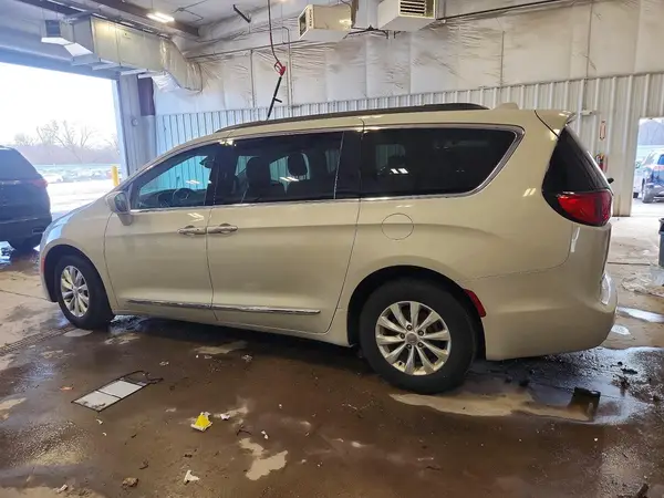 2C4RC1BG0HR634165 2017 CHRYSLER PACIFICA - Image 2