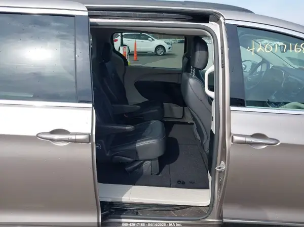 2C4RC1BG0HR645084 2017 CHRYSLER PACIFICA - Image 8