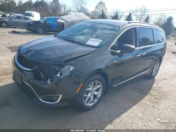 2C4RC1BG0HR668154 2017 CHRYSLER PACIFICA - Image 2