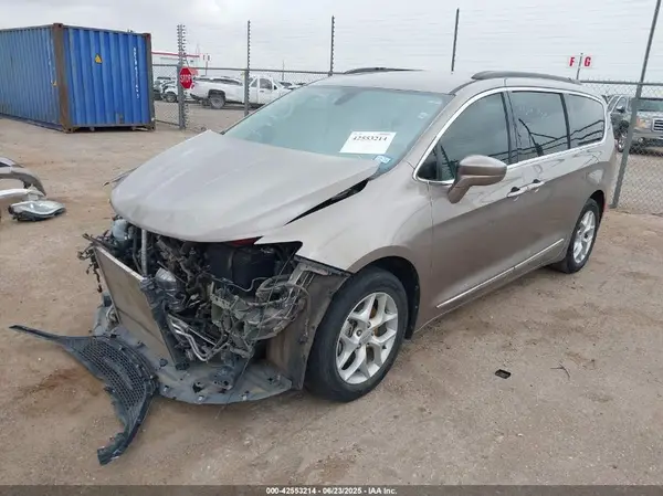 2C4RC1BG0HR670793 2017 CHRYSLER PACIFICA - Image 2