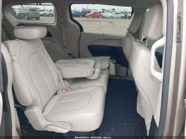 2C4RC1BG0HR670793 2017 CHRYSLER PACIFICA - Image 8