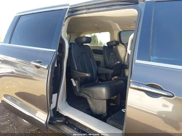 2C4RC1BG0HR683348 2017 CHRYSLER PACIFICA - Image 8