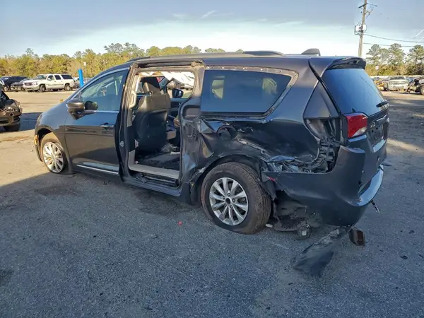 2C4RC1BG0HR684662 2017 CHRYSLER PACIFICA - Image 2