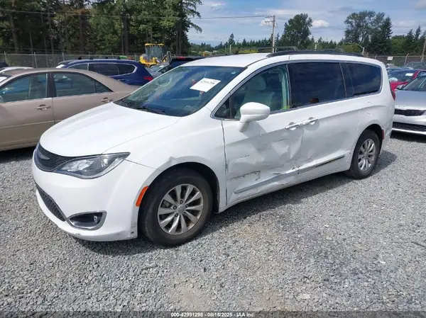 2C4RC1BG0HR688436 2017 CHRYSLER PACIFICA - Image 2
