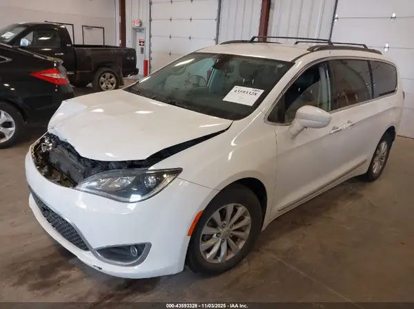 2C4RC1BG0HR689117 2017 CHRYSLER PACIFICA - Image 2