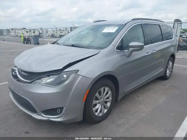 2C4RC1BG0HR702318 2017 CHRYSLER PACIFICA - Image 2