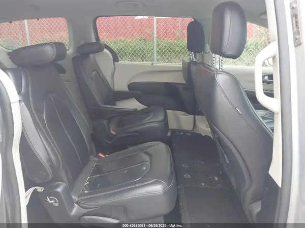 2C4RC1BG0HR702318 2017 CHRYSLER PACIFICA - Image 8