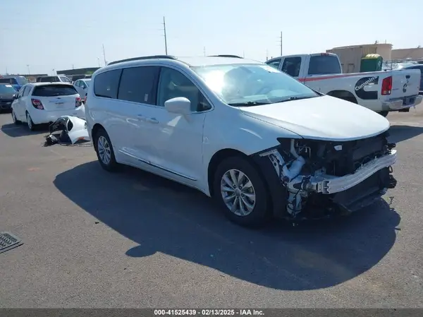 2C4RC1BG0HR702710 2017 CHRYSLER PACIFICA - Image 1