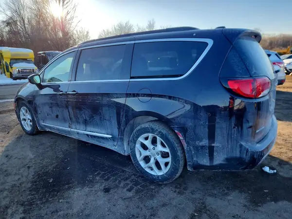 2C4RC1BG0HR704554 2017 CHRYSLER PACIFICA - Image 2