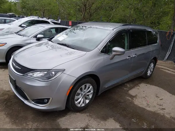 2C4RC1BG0HR719944 2017 CHRYSLER PACIFICA - Image 2