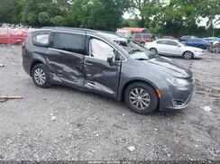 2C4RC1BG0HR720303 2017 CHRYSLER PACIFICA
