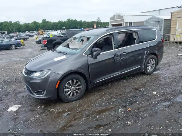 2C4RC1BG0HR720303 2017 CHRYSLER PACIFICA - Image 2