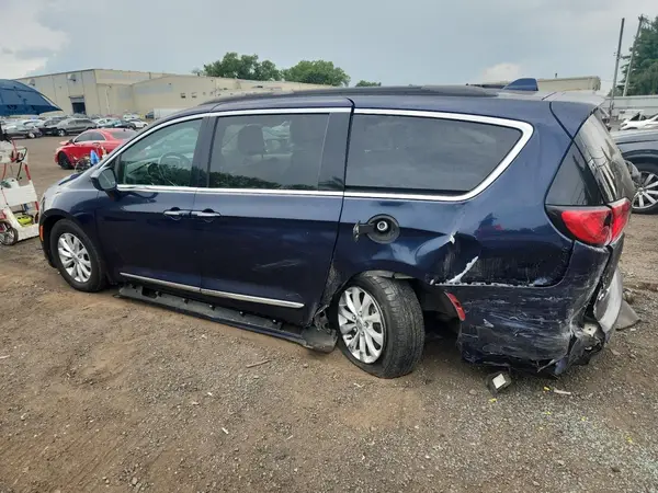 2C4RC1BG0HR743676 2017 CHRYSLER PACIFICA - Image 2