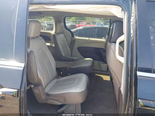 2C4RC1BG0HR747260 2017 CHRYSLER PACIFICA - Image 8