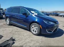 2C4RC1BG0HR756752 2017 CHRYSLER PACIFICA