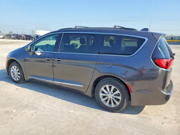 2C4RC1BG0HR757979 2017 CHRYSLER PACIFICA - Image 2