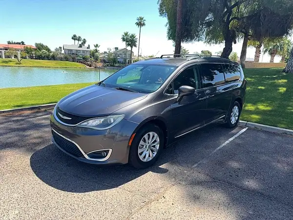 2C4RC1BG0HR764785 2017 CHRYSLER PACIFICA - Image 2