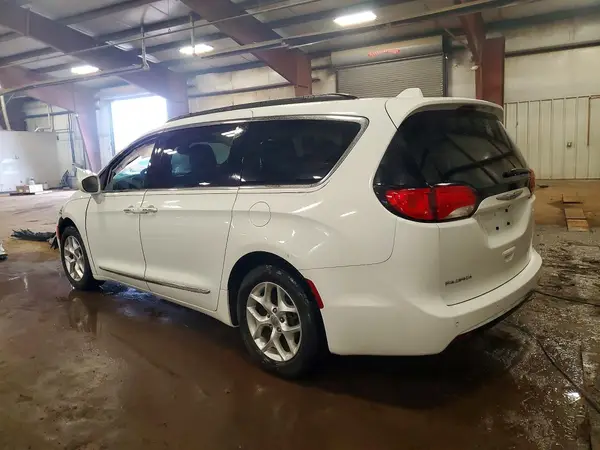 2C4RC1BG0HR769677 2017 CHRYSLER PACIFICA - Image 2