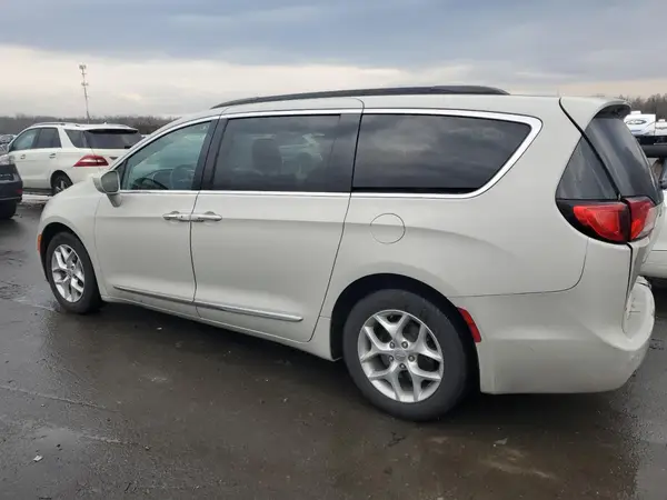 2C4RC1BG0HR785099 2017 CHRYSLER PACIFICA - Image 2