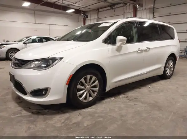 2C4RC1BG0HR794191 2017 CHRYSLER PACIFICA - Image 2