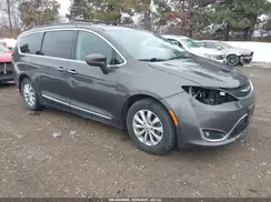 2C4RC1BG0HR795812 2017 CHRYSLER PACIFICA