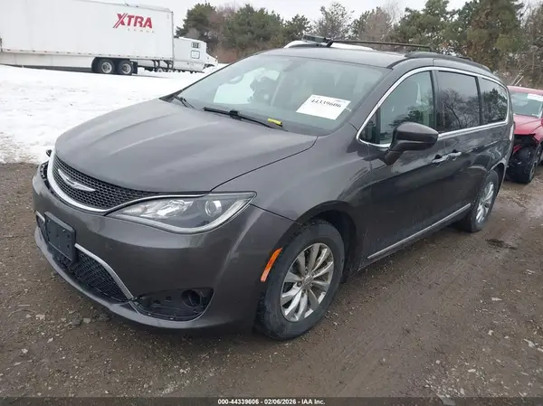 2C4RC1BG0HR795812 2017 CHRYSLER PACIFICA - Image 2