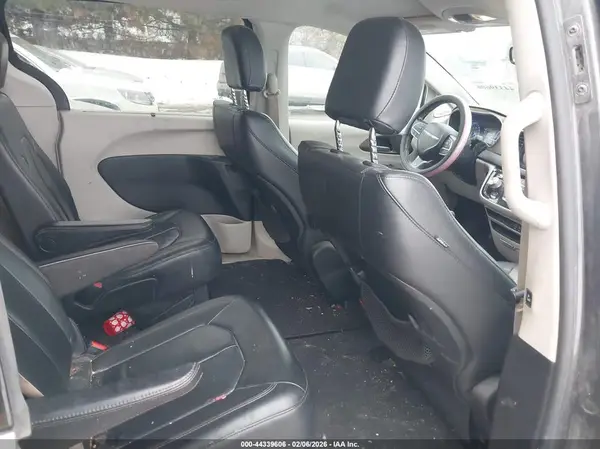 2C4RC1BG0HR795812 2017 CHRYSLER PACIFICA - Image 8