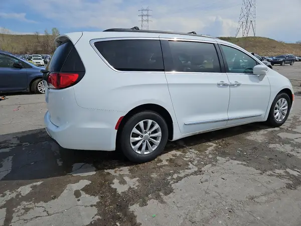 2C4RC1BG0HR803035 2017 CHRYSLER PACIFICA - Image 2