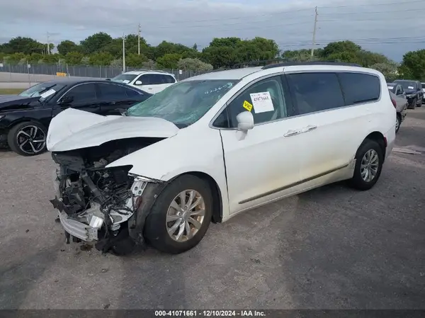 2C4RC1BG0HR810776 2017 CHRYSLER PACIFICA - Image 2