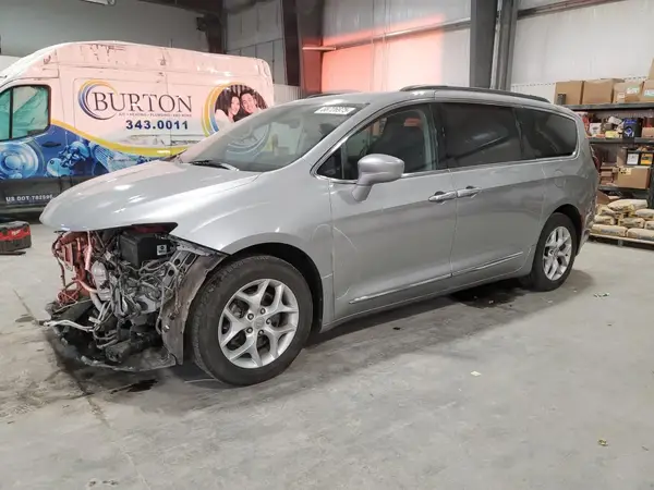 2C4RC1BG0HR820286 2017 CHRYSLER PACIFICA - Image 1
