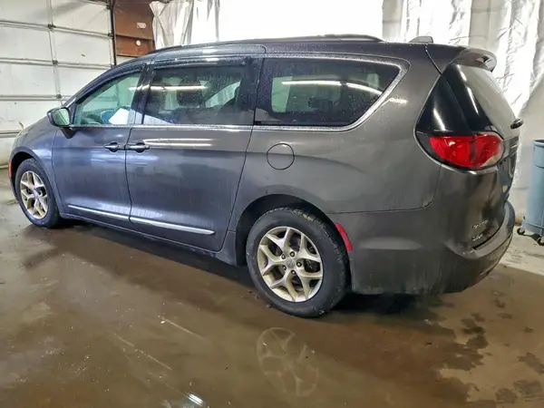 2C4RC1BG0HR820627 2017 CHRYSLER PACIFICA - Image 2