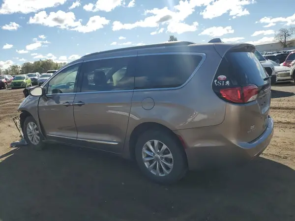2C4RC1BG0HR821826 2017 CHRYSLER PACIFICA - Image 2